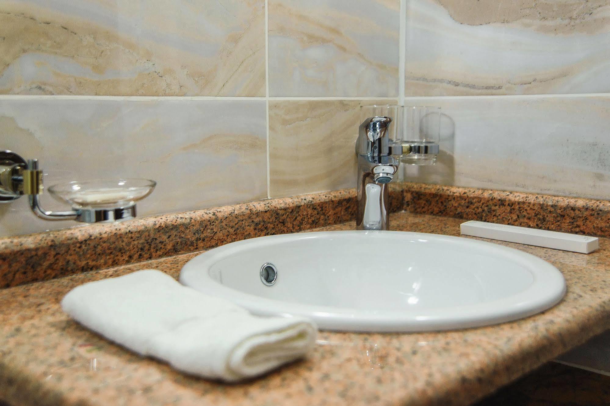Promenade Park Hotel Chimkent Extérieur photo