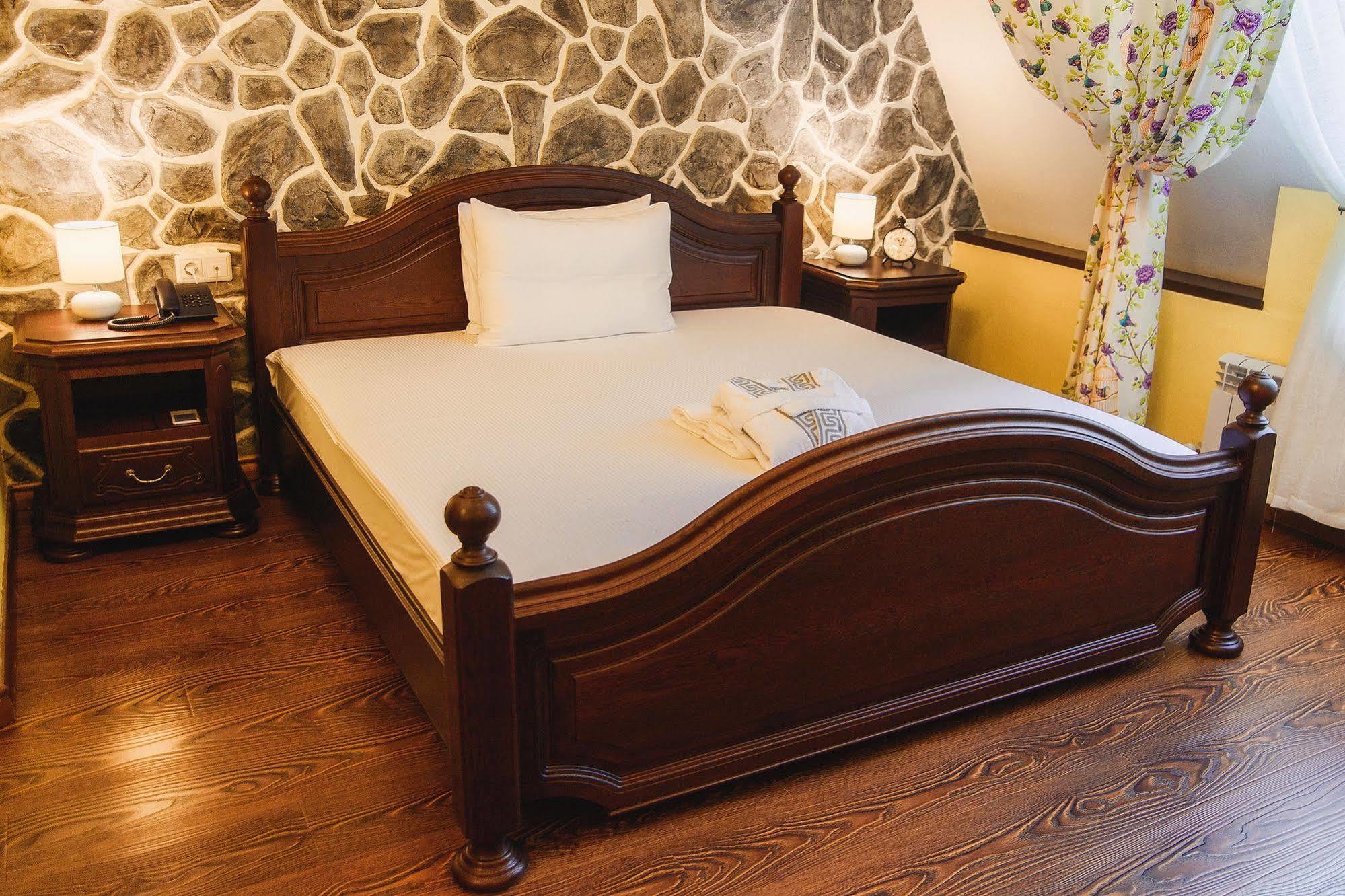 Promenade Park Hotel Chimkent Extérieur photo